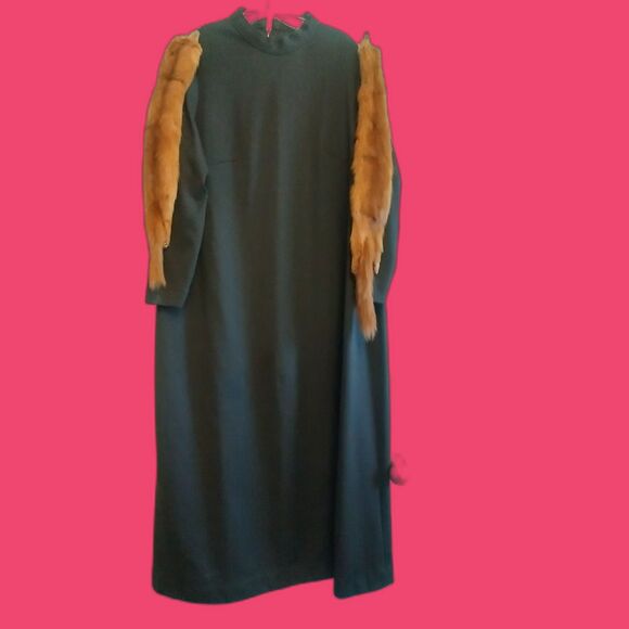 Vintage Custom Black Frock with Mink Pelts on Sleeves 2XL Quirky Eccentric Odd - Picture 1 of 5
